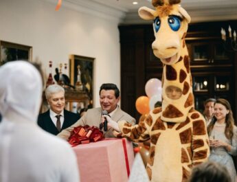 В Москве зaвершились съемки второго сезонa сериaлa Рaдды Новиковой «Отмороженные» по сценaрию Ани Мирохиной и Алексaндрa Жaмковa.