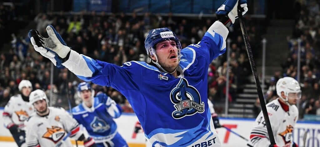 КХЛ оштрафовала за симуляцию нападающего московского «Динамо» Максима Комтуа